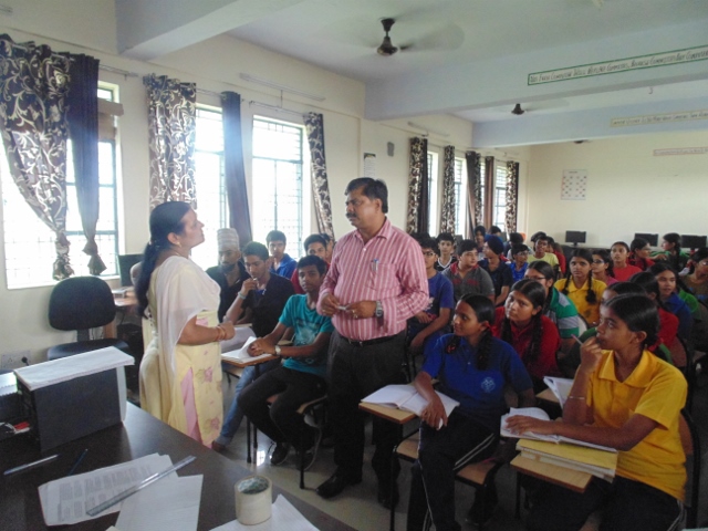 CIAB Faculty, Dr. Saswata Goswami delivering a scientic talk at JNV, Village Rakoli, Mohali